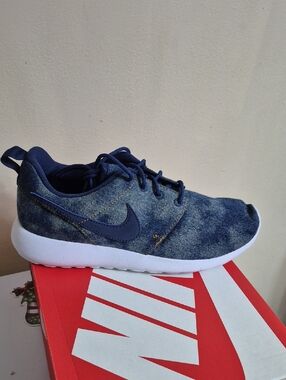 Nike Denim-Effect Navy and White Running Shoe